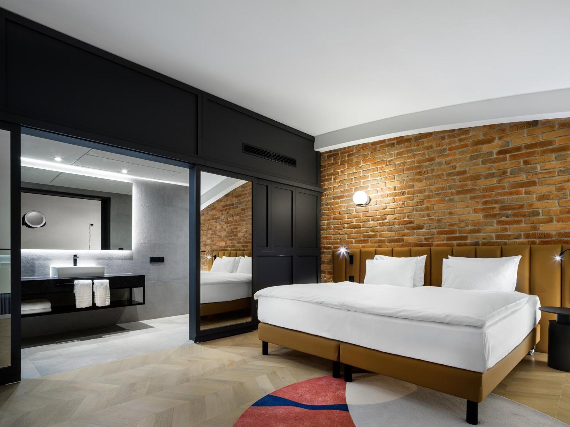 Готель Mercure Fabryczna 4*